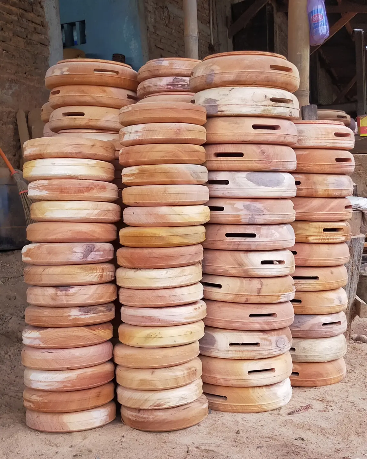 Close-up full set rebana hadroh kayu produksi Jepara
